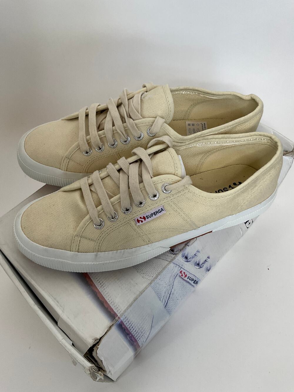 Stylish Superga Unisex Trainers - Classic Canvas Sneakers